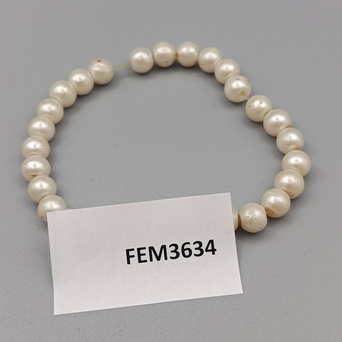Perlenarmband – Dehnbarer Perlenschmuck in Cremeweiß