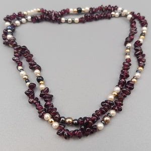 Elegante Granat Splitterkette – Naturstein Kette mit Perlen