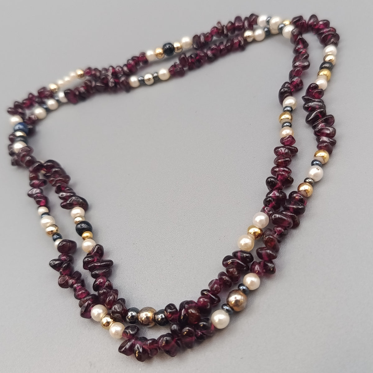 Elegante Granat Splitterkette – Naturstein Kette mit Perlen