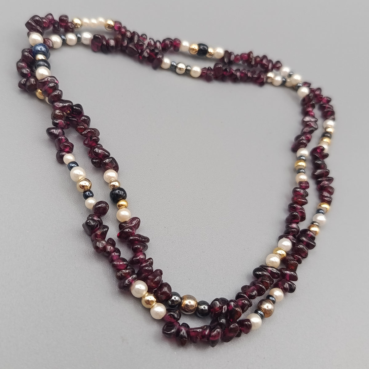 Elegante Granat Splitterkette – Naturstein Kette mit Perlen