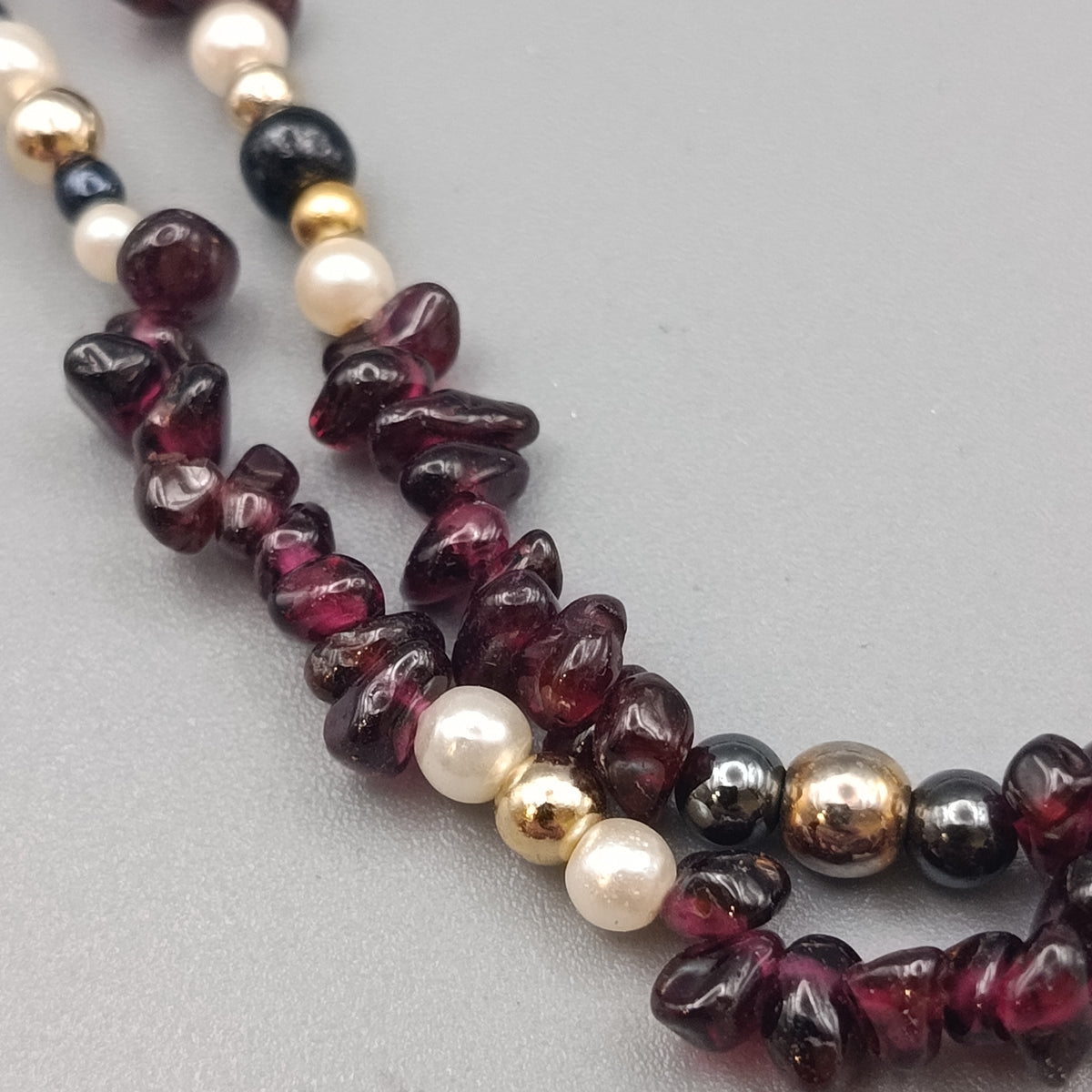 Elegante Granat Splitterkette – Naturstein Kette mit Perlen