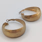 Elegante goldfarbene Creolen – gerippte Statement Ohrringe
