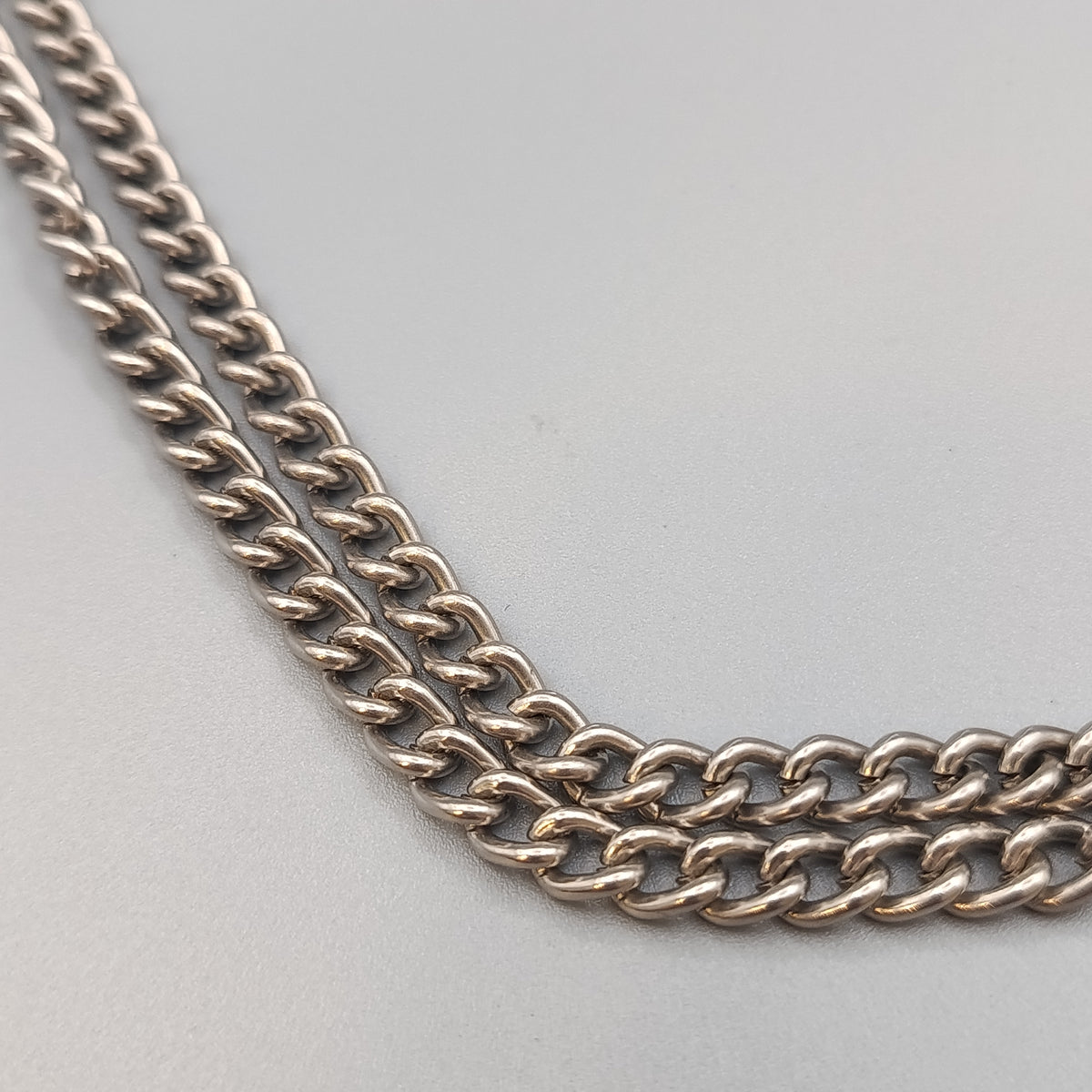 Elegante Kette – Lange Panzerkette im klassischen Design