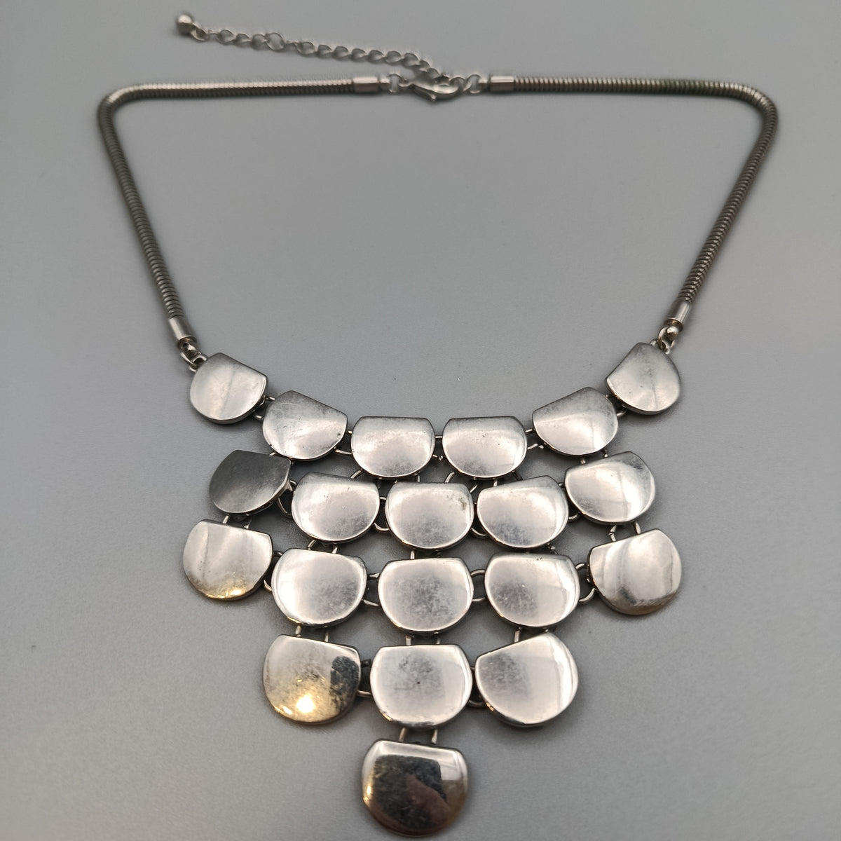 Elegante Statement-Kette – Auffälliges Collier mit Platten