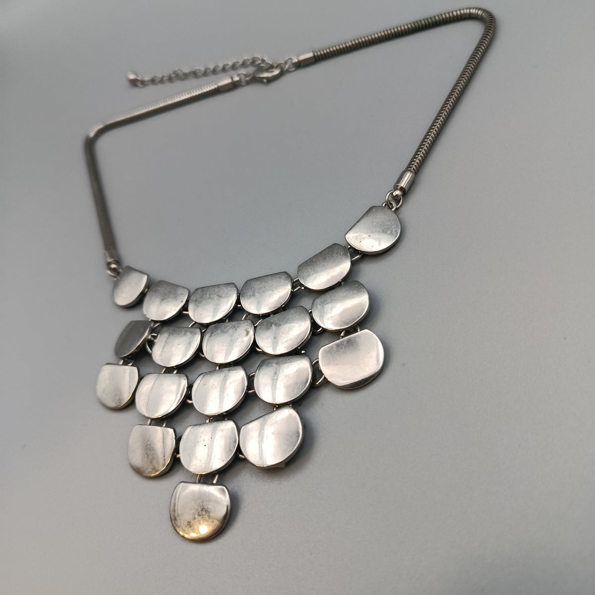 Elegante Statement-Kette – Auffälliges Collier mit Platten