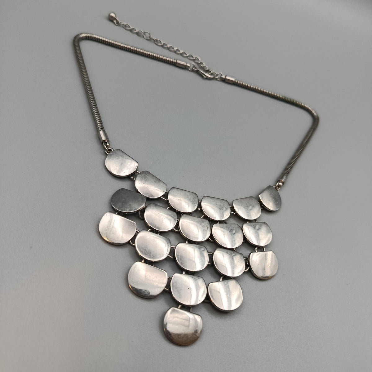 Elegante Statement-Kette – Auffälliges Collier mit Platten