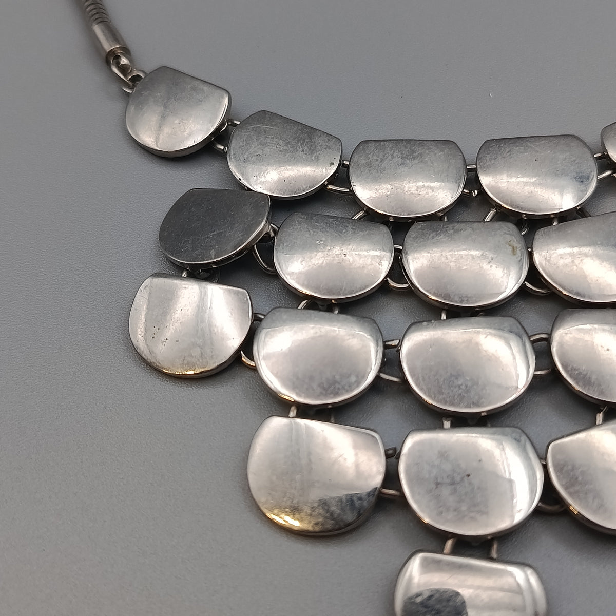 Elegante Statement-Kette – Auffälliges Collier mit Platten