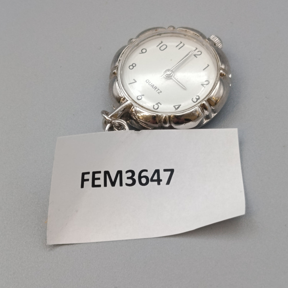 Elegante silberfarbene Damen Uhr – Anhängeruhr im Vintage Stil
