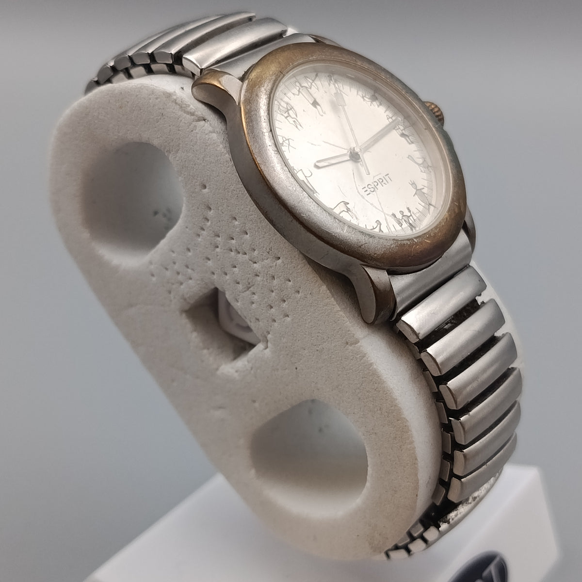 Elegante Esprit Damen Uhr – Zifferblatt mit Höhlenmalerei-Motiv