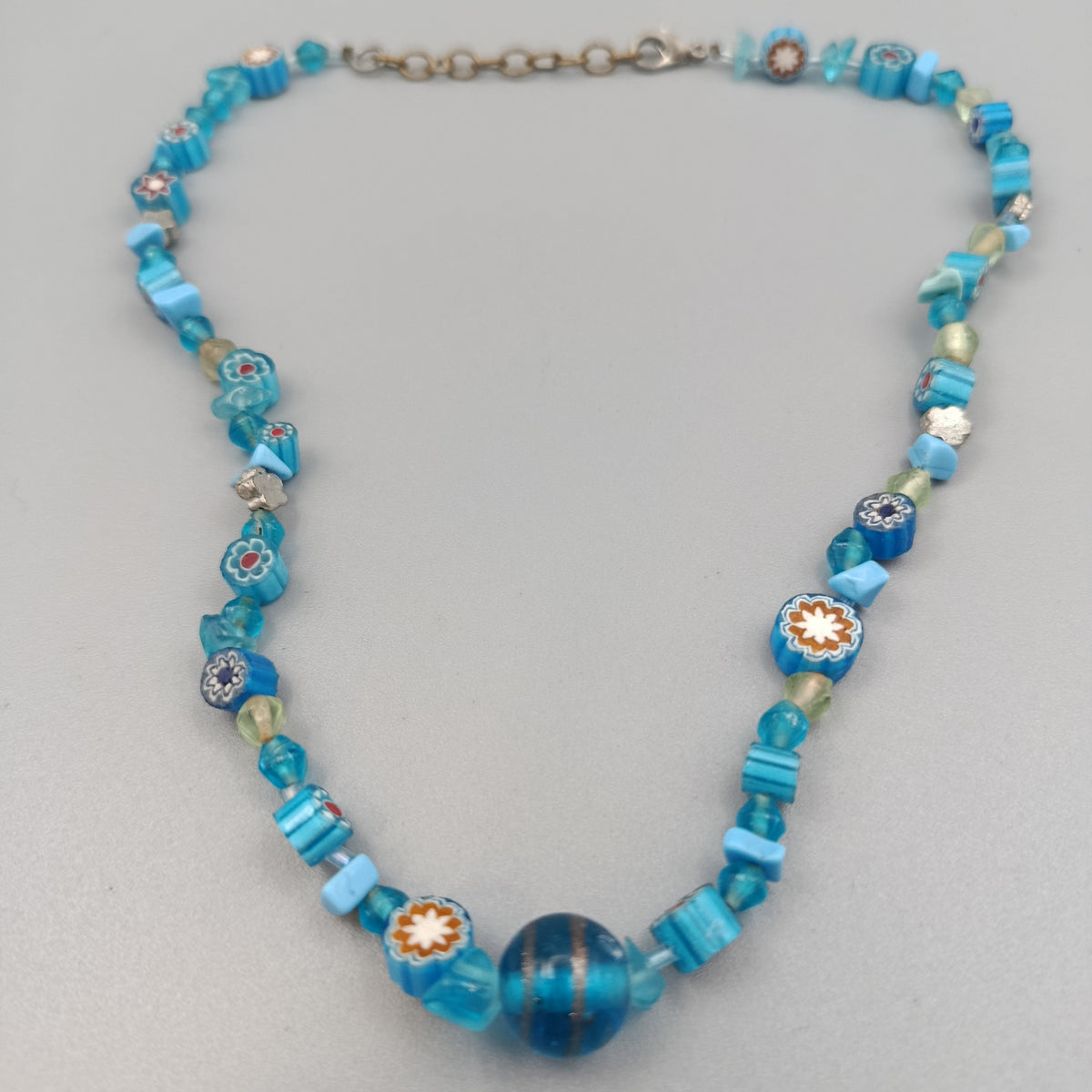 Elegante blaue Millefiori Glaskette – Halsschmuck