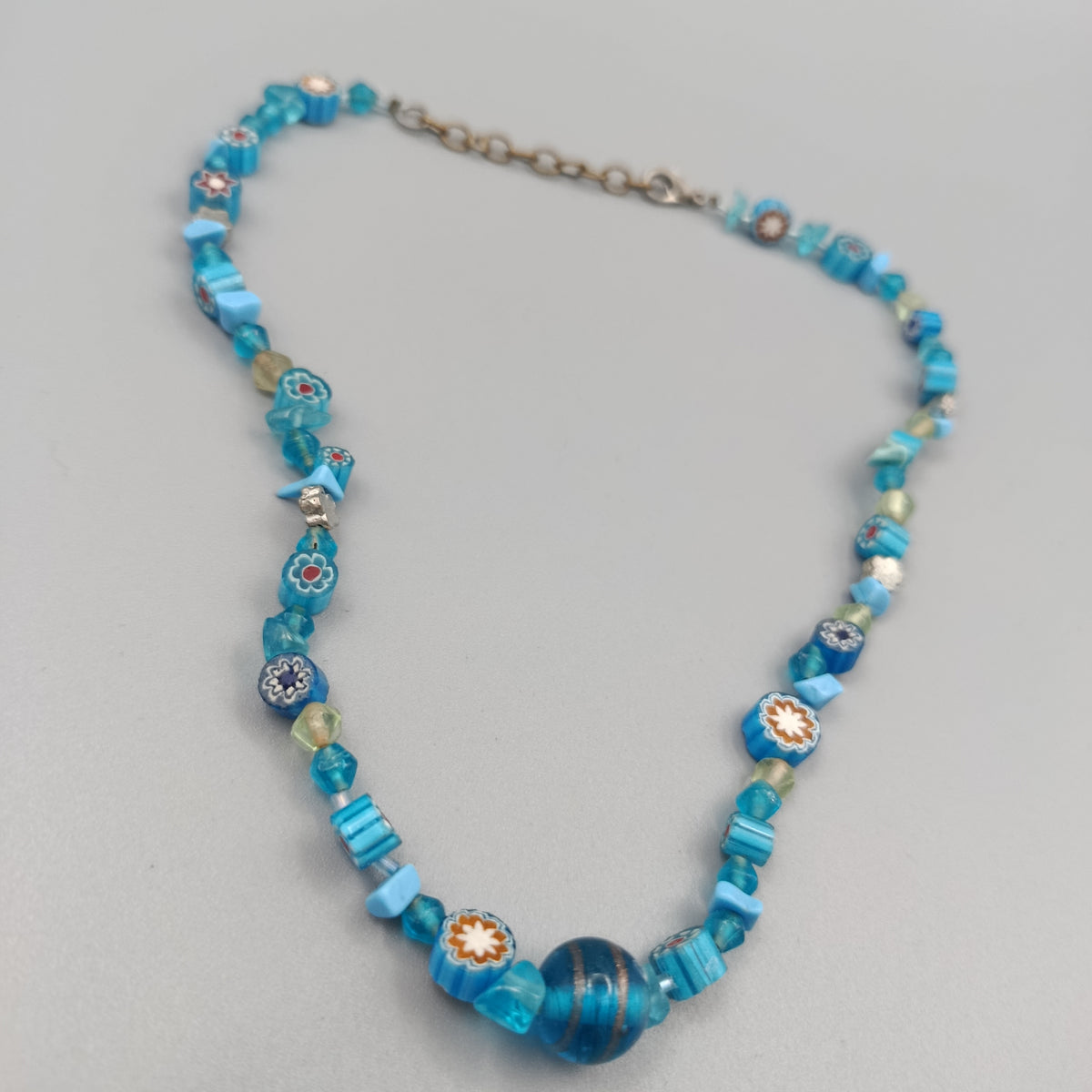 Elegante blaue Millefiori Glaskette – Halsschmuck