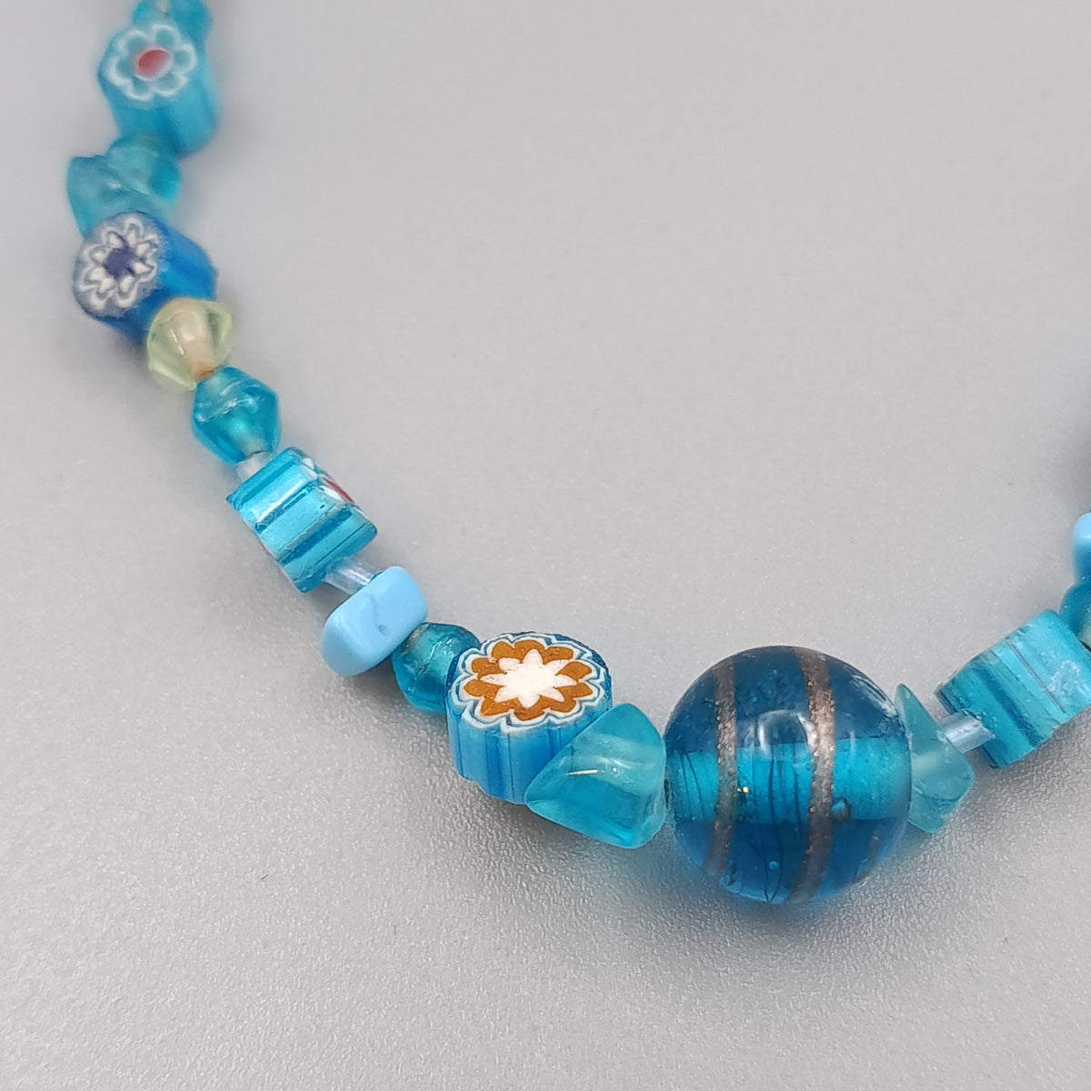 Elegante blaue Millefiori Glaskette – Halsschmuck