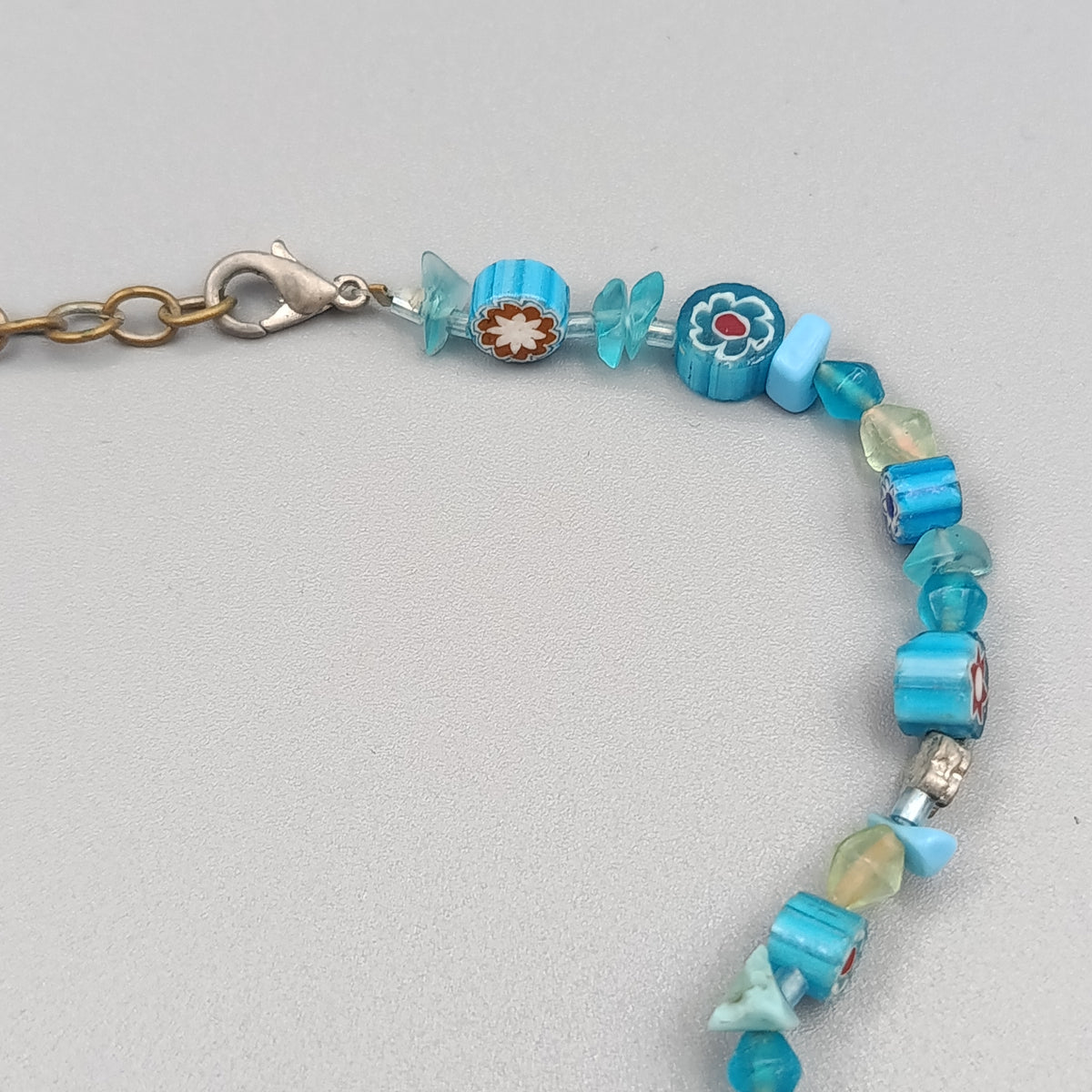 Elegante blaue Millefiori Glaskette – Halsschmuck