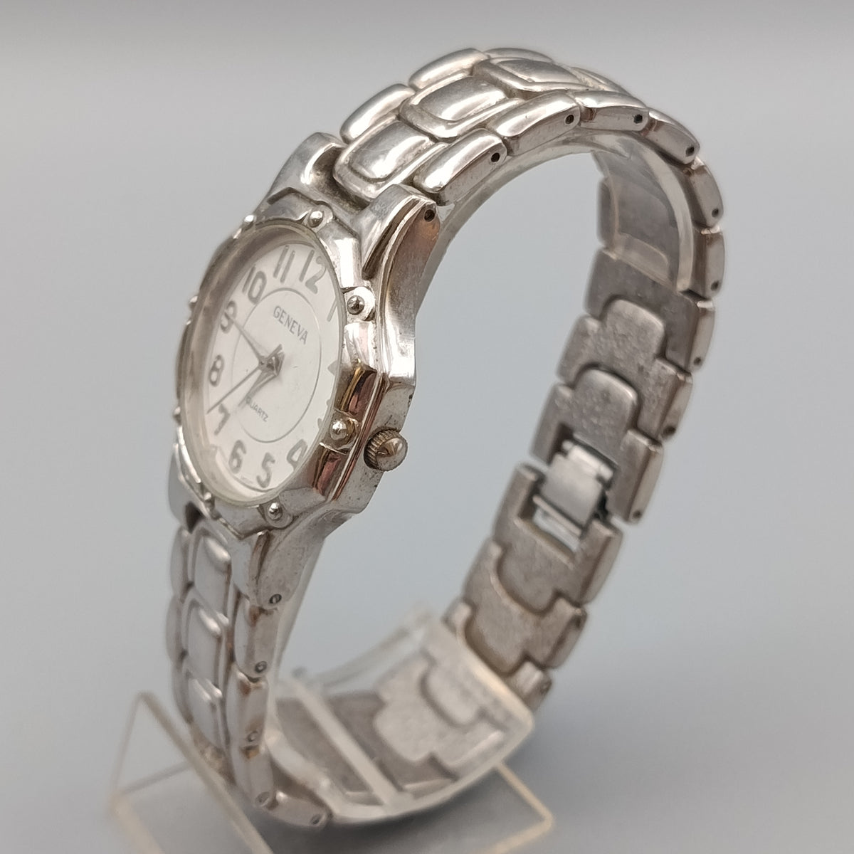 Elegante Geneva Damen Uhr – Silberfarbener Klassiker