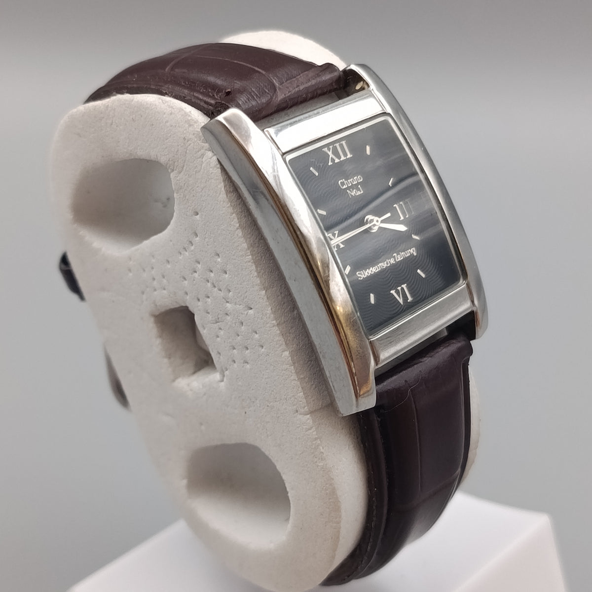 Elegante Chrono No.1 Damen Uhr – Rechteckiges Design
