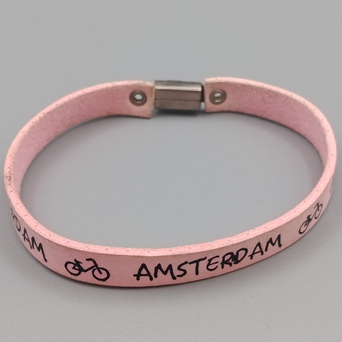 Rosa Lederarmband Amsterdam mit Fahrrad-Motiv