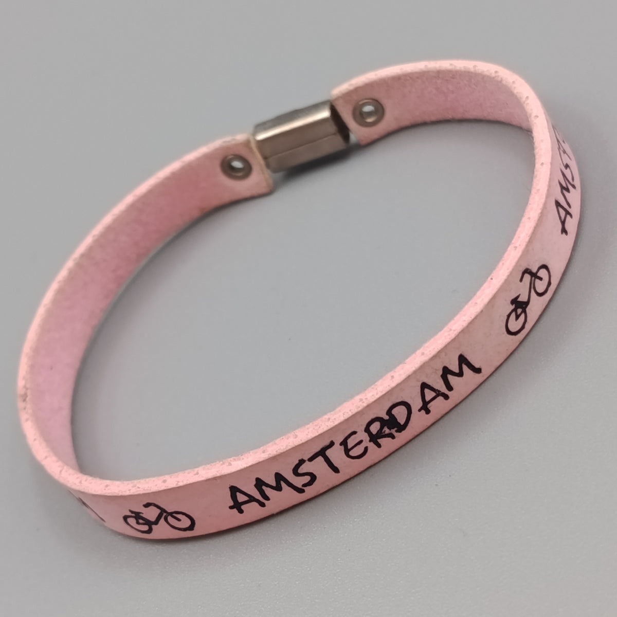 Rosa Lederarmband Amsterdam mit Fahrrad-Motiv