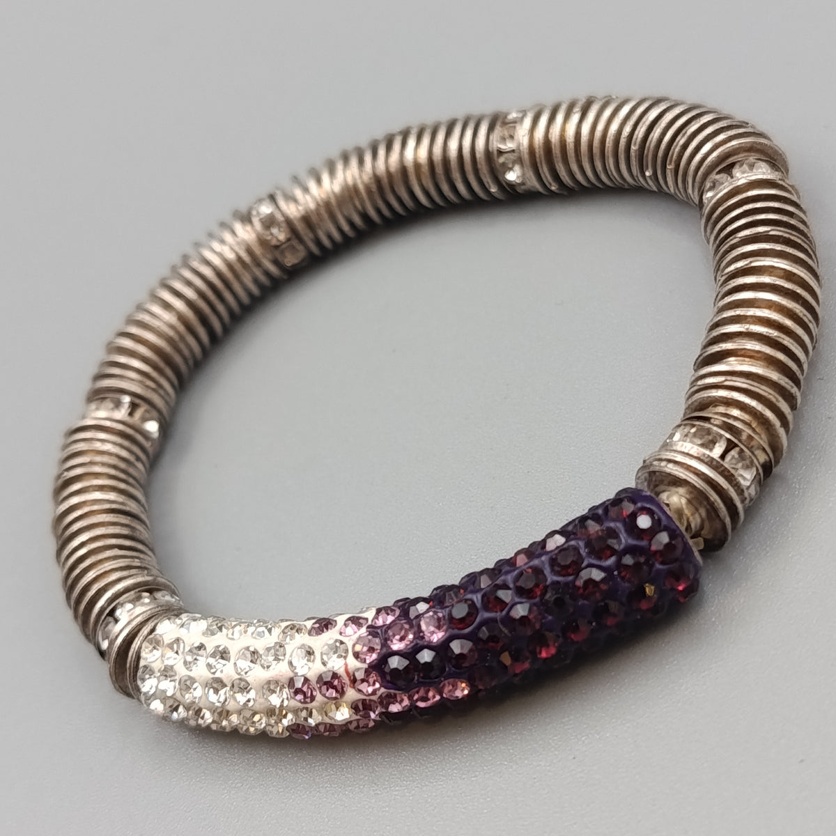 Glitzerndes Elastikarmband mit Strass in Silber und Lila