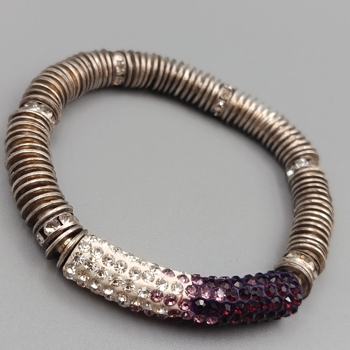 Glitzerndes Elastikarmband mit Strass in Silber und Lila