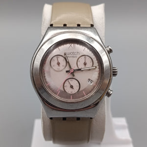 Swatch Damen Uhr – Chronograph mit rosafarbenem Zifferblatt