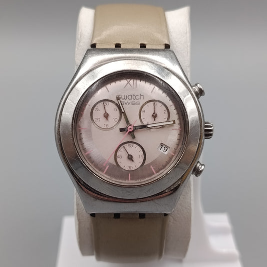 Swatch Damen Uhr – Chronograph mit rosafarbenem Zifferblatt