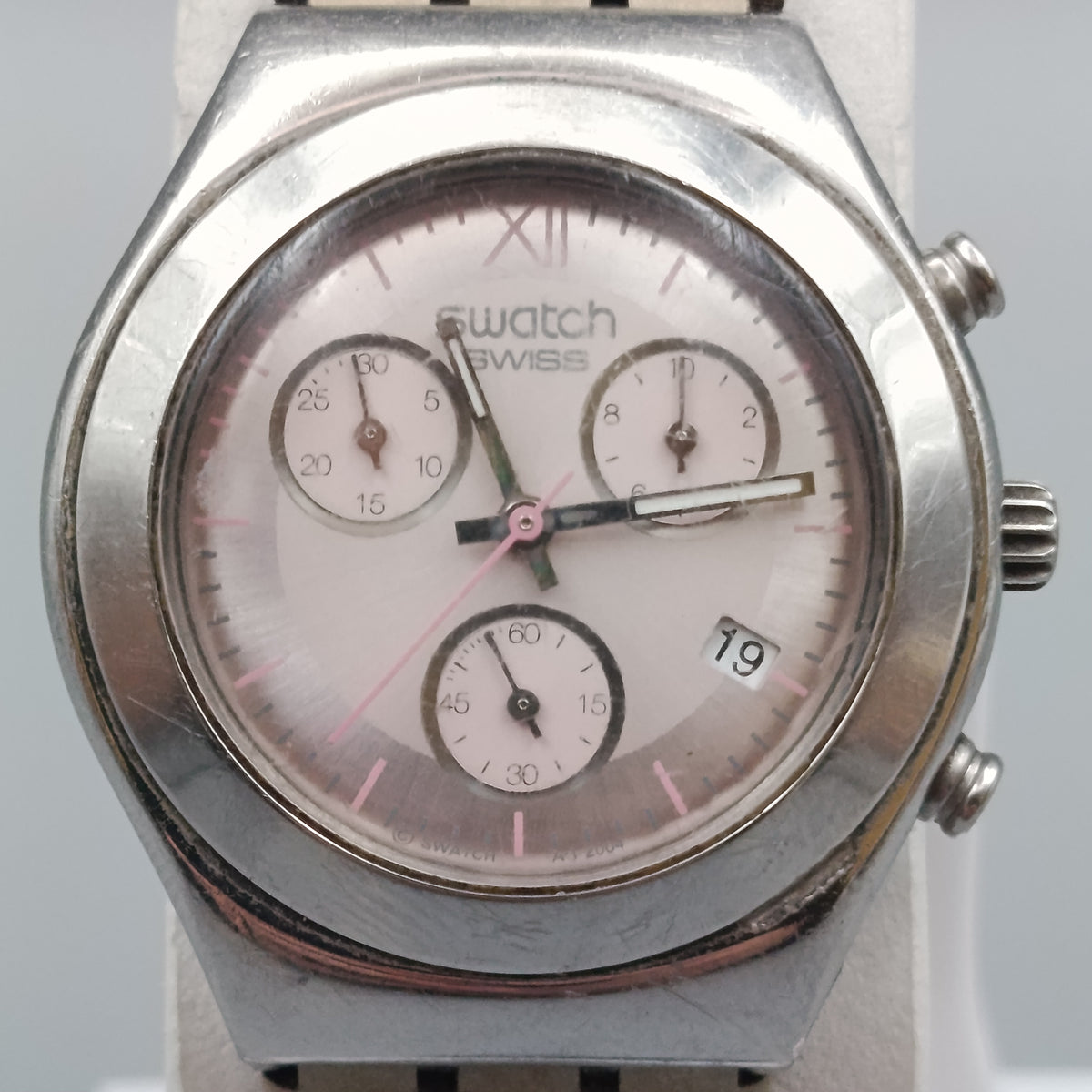 Swatch Damen Uhr – Chronograph mit rosafarbenem Zifferblatt