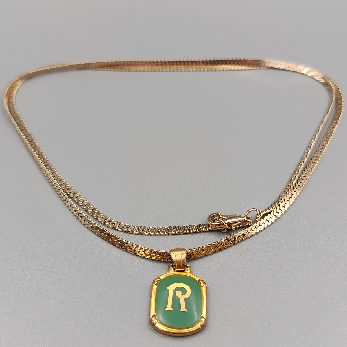 Elegante Goldfarbene Halskette mit Buchstaben-Anhänger R