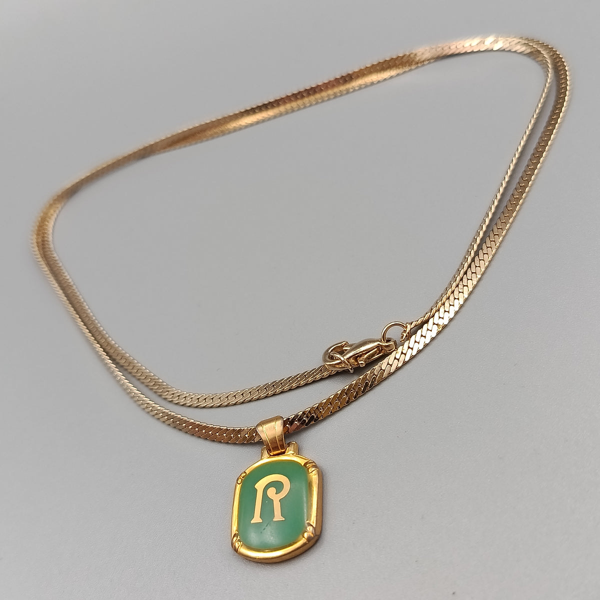 Elegante Goldfarbene Halskette mit Buchstaben-Anhänger R