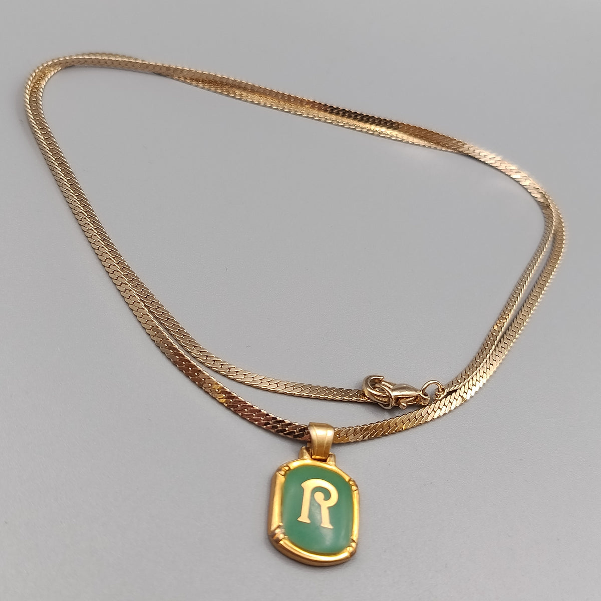 Elegante Goldfarbene Halskette mit Buchstaben-Anhänger R