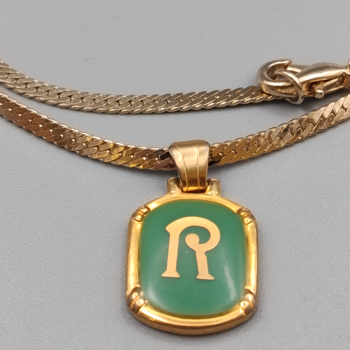 Elegante Goldfarbene Halskette mit Buchstaben-Anhänger R