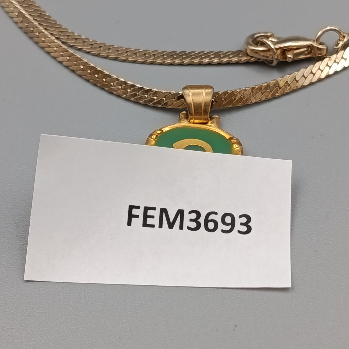Elegante Goldfarbene Halskette mit Buchstaben-Anhänger R