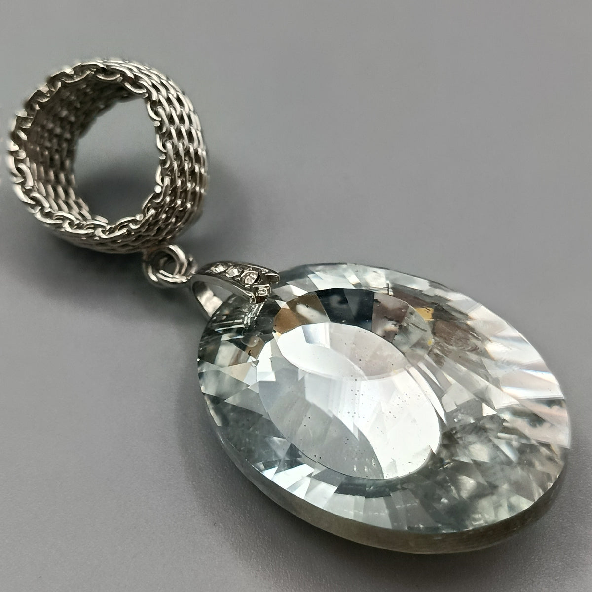 Großer Kristall Anhänger mit Netz-Öse – Eleganter Schmuck