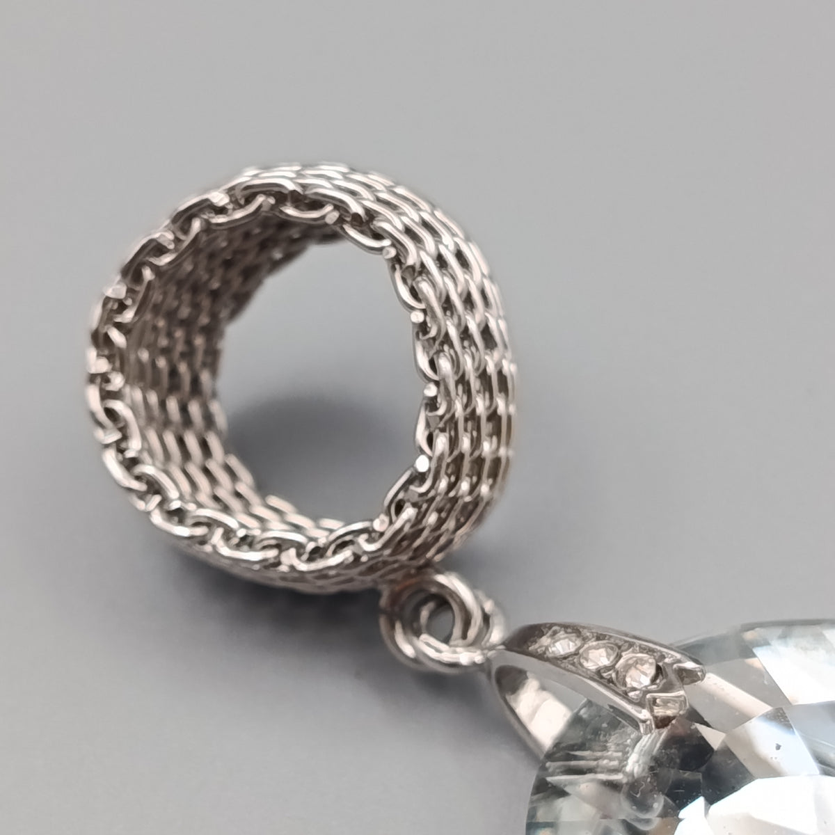 Großer Kristall Anhänger mit Netz-Öse – Eleganter Schmuck