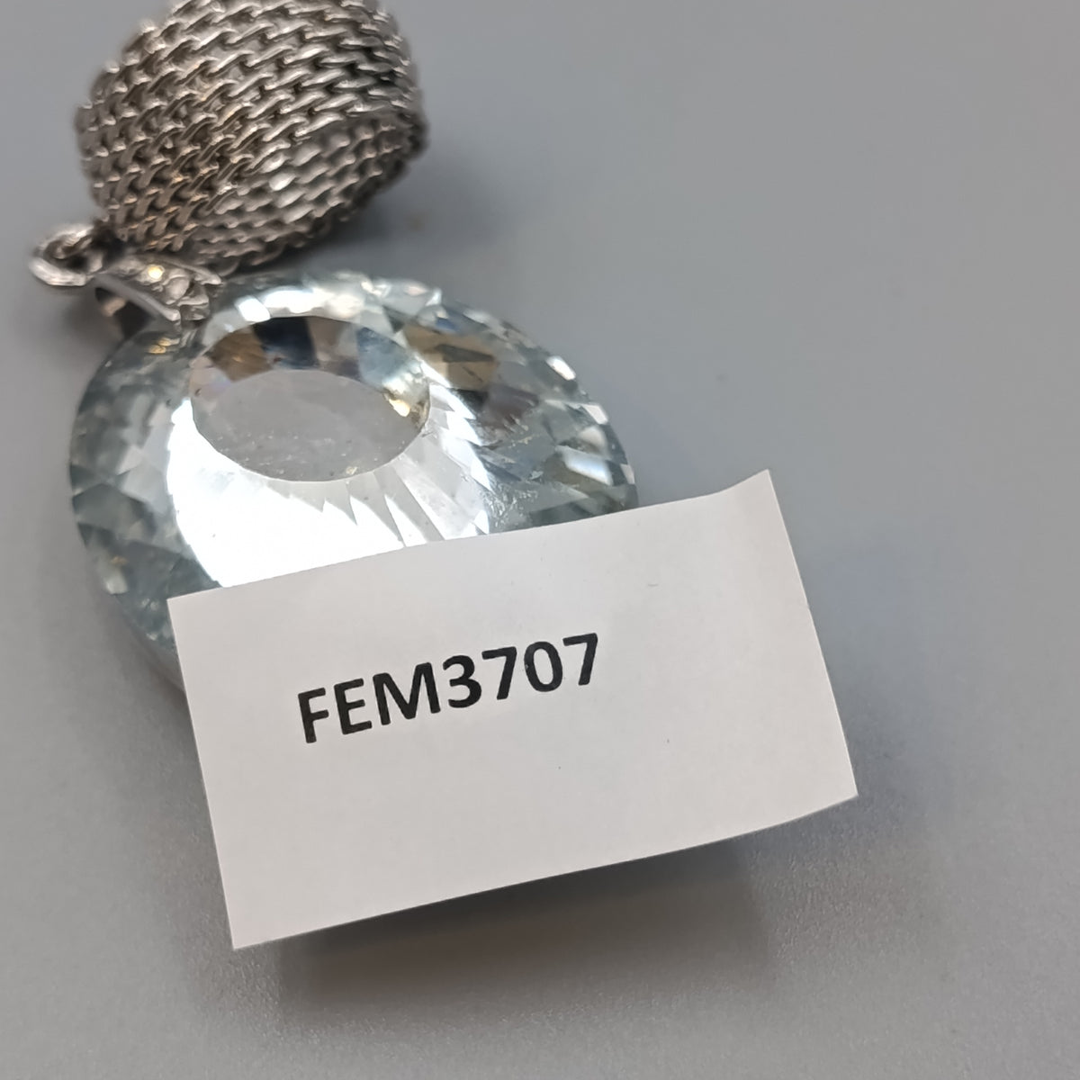 Großer Kristall Anhänger mit Netz-Öse – Eleganter Schmuck