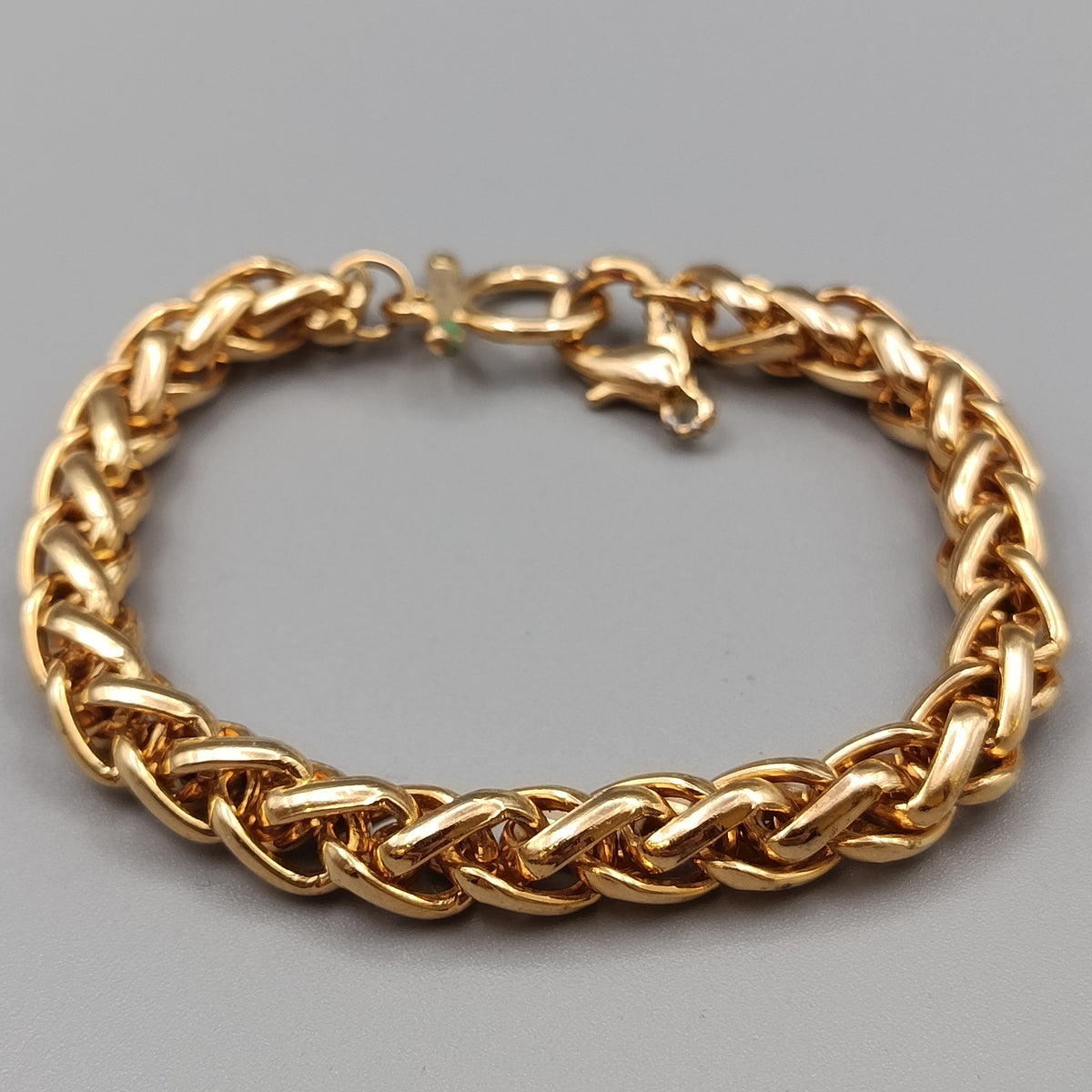 Elegantes Goldfarbenes Panzerarmband – Massives Design