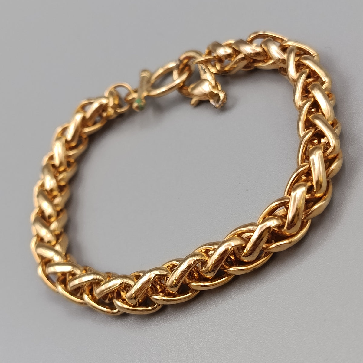 Elegantes Goldfarbenes Panzerarmband – Massives Design