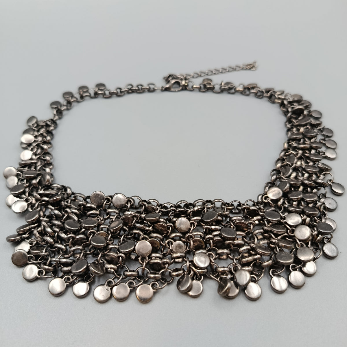 Statement Halskette mit Plättchen – Mehrreihiger Modeschmuck