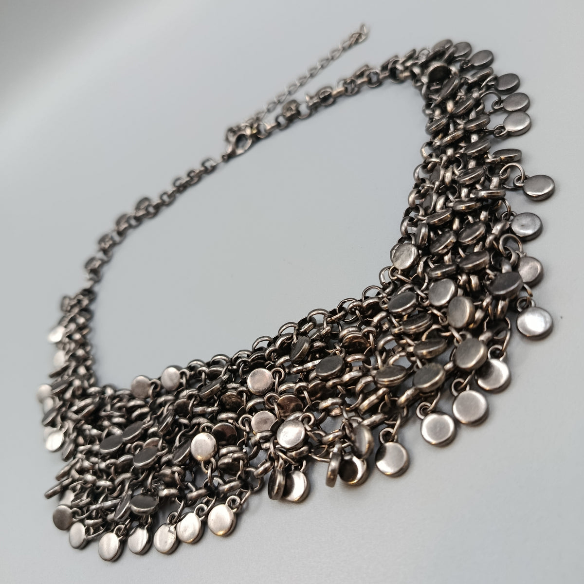 Statement Halskette mit Plättchen – Mehrreihiger Modeschmuck