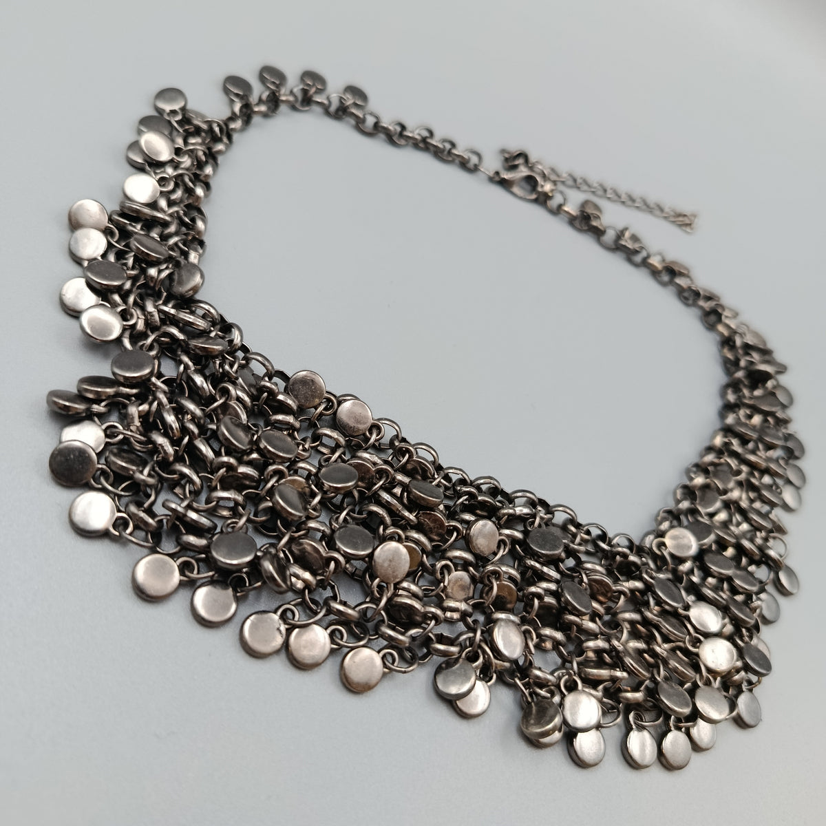 Statement Halskette mit Plättchen – Mehrreihiger Modeschmuck