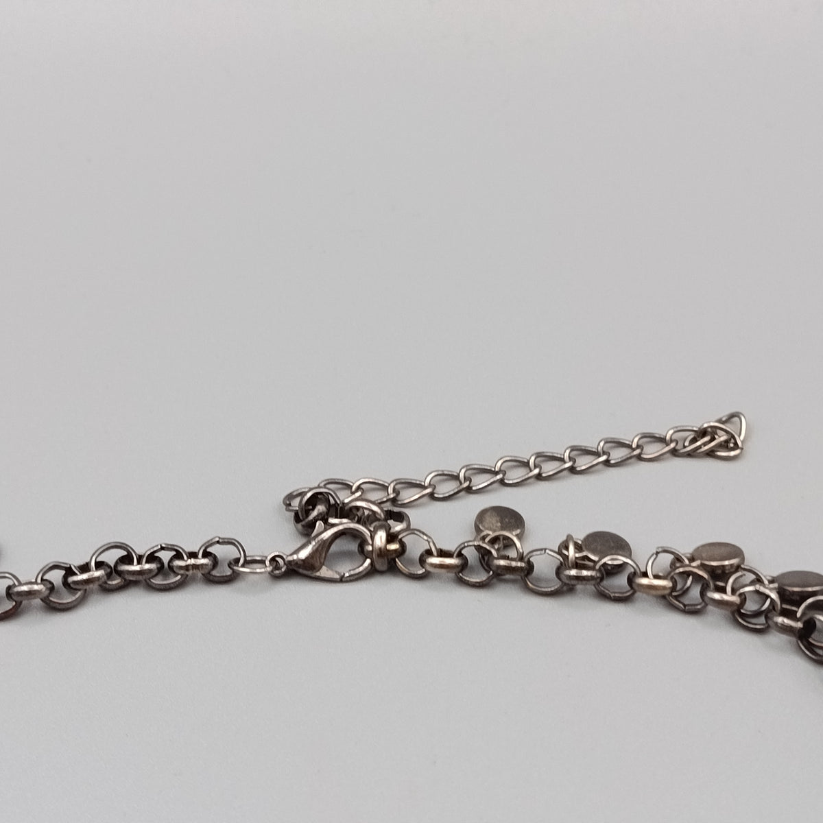 Statement Halskette mit Plättchen – Mehrreihiger Modeschmuck
