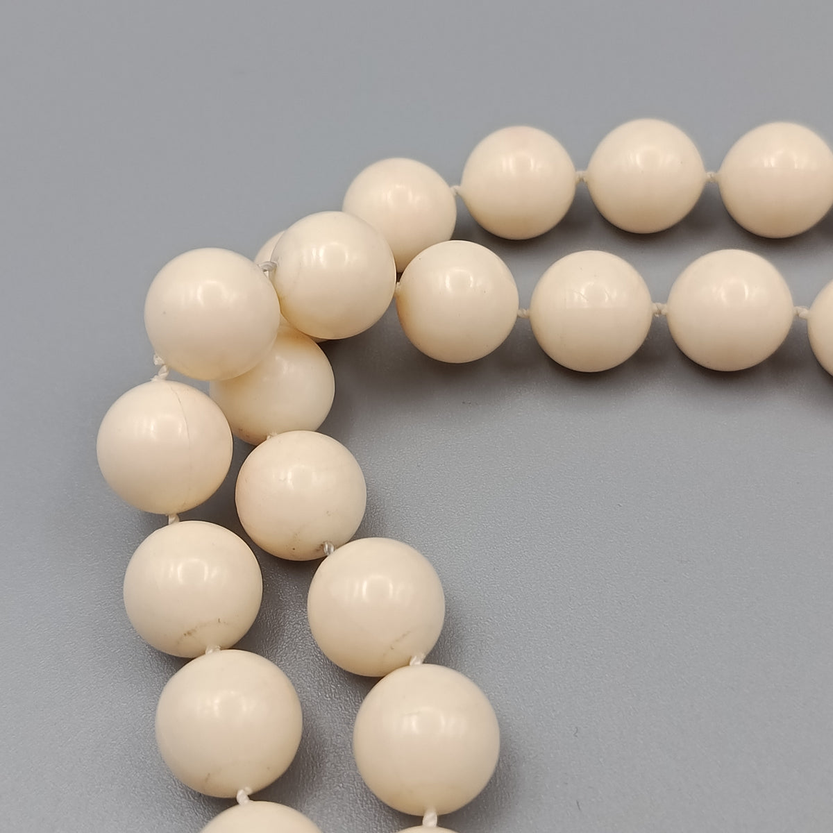 Klassische Perlenkette – Mehrreihige Halskette in Cream