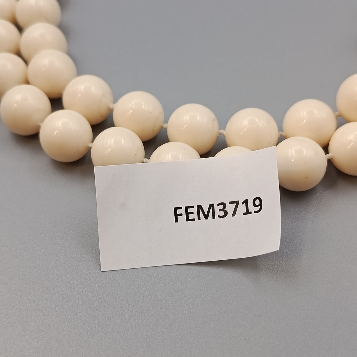Klassische Perlenkette – Mehrreihige Halskette in Cream
