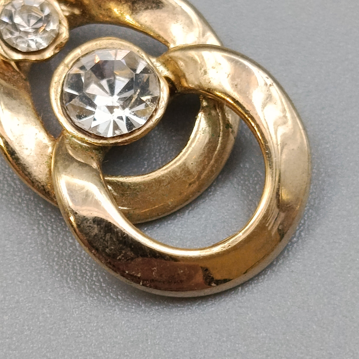 Eleganter Kettenanhänger mit Strass – Vergoldeter Modeschmuck