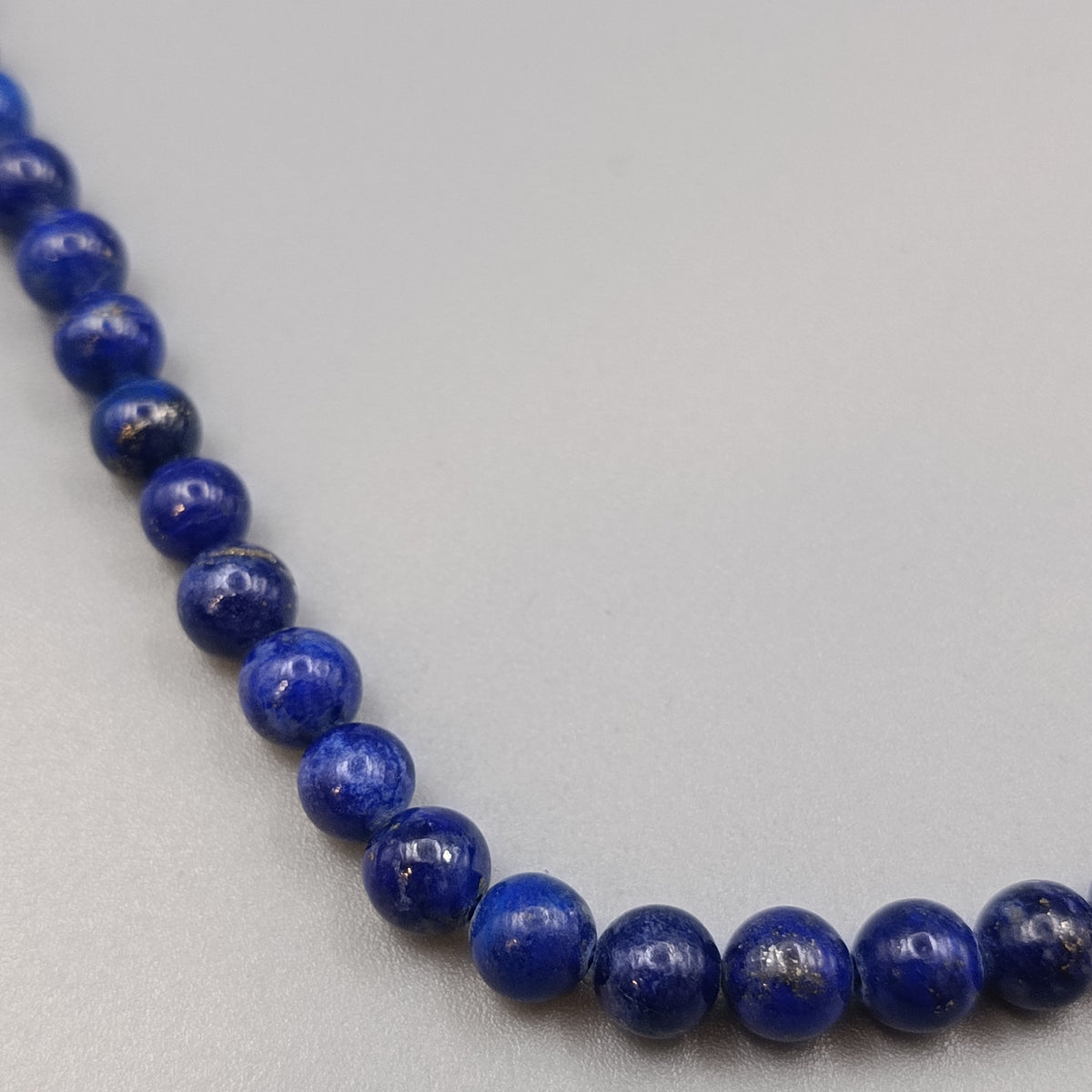 Elegante Lapislazuli Perlenkette – Klassisches Design