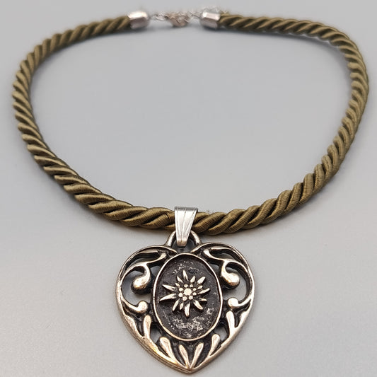 Elegante Trachtenkette mit Edelweiß Herz-Anhänger – Stilvoller