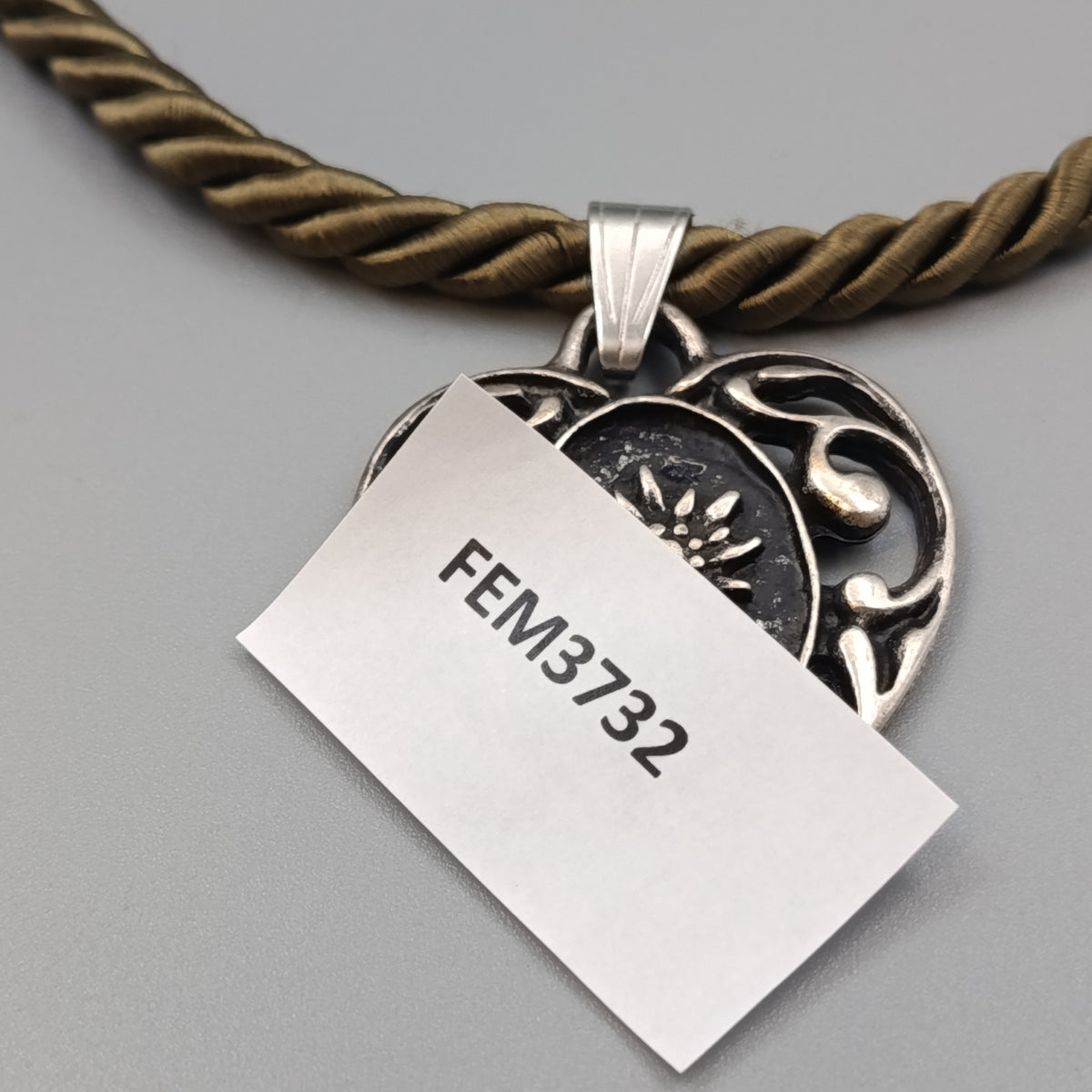 Elegante Trachtenkette mit Edelweiß Herz-Anhänger – Stilvoller
