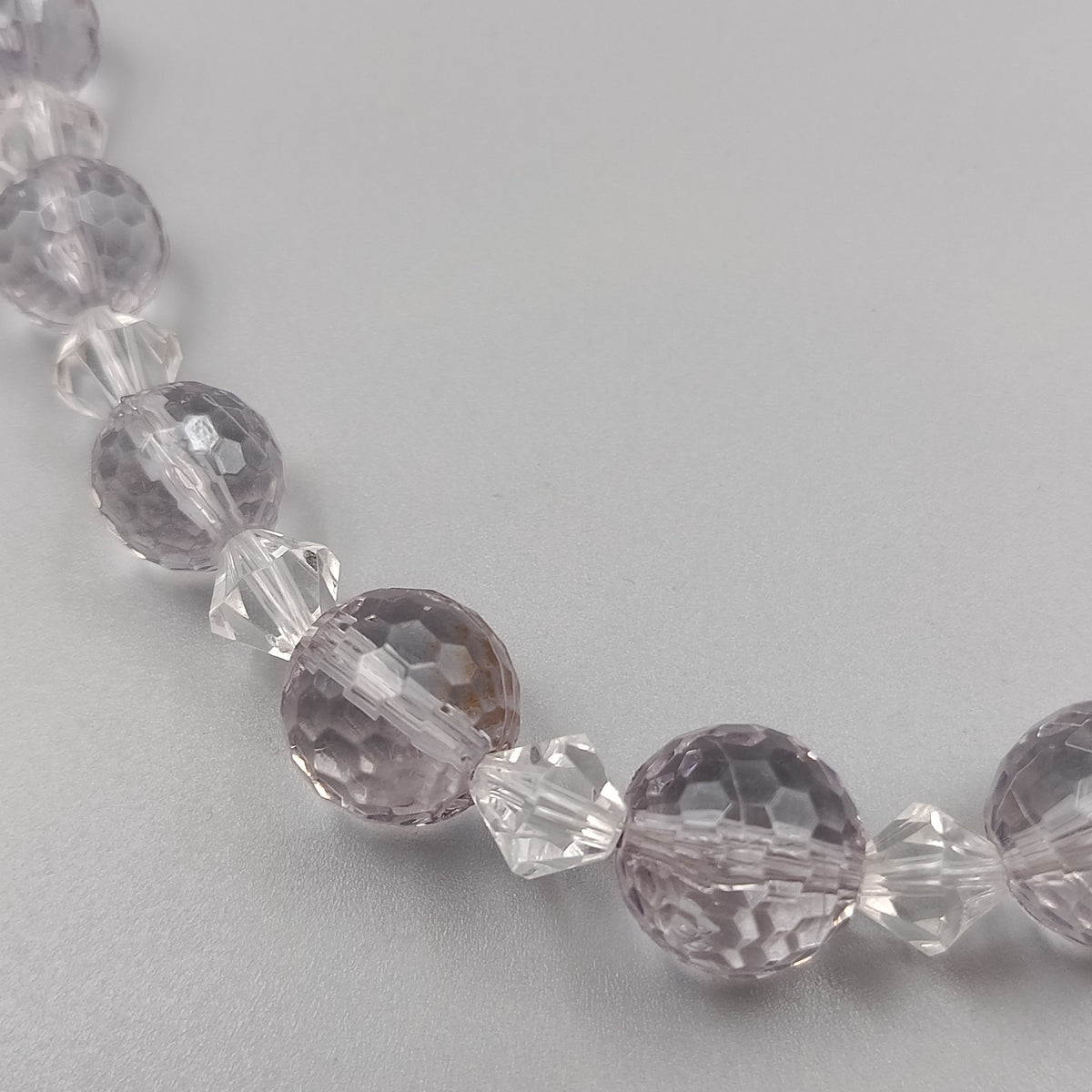 Elegante Kristall Perlenkette – Facettierte Perlen in zartem Stil