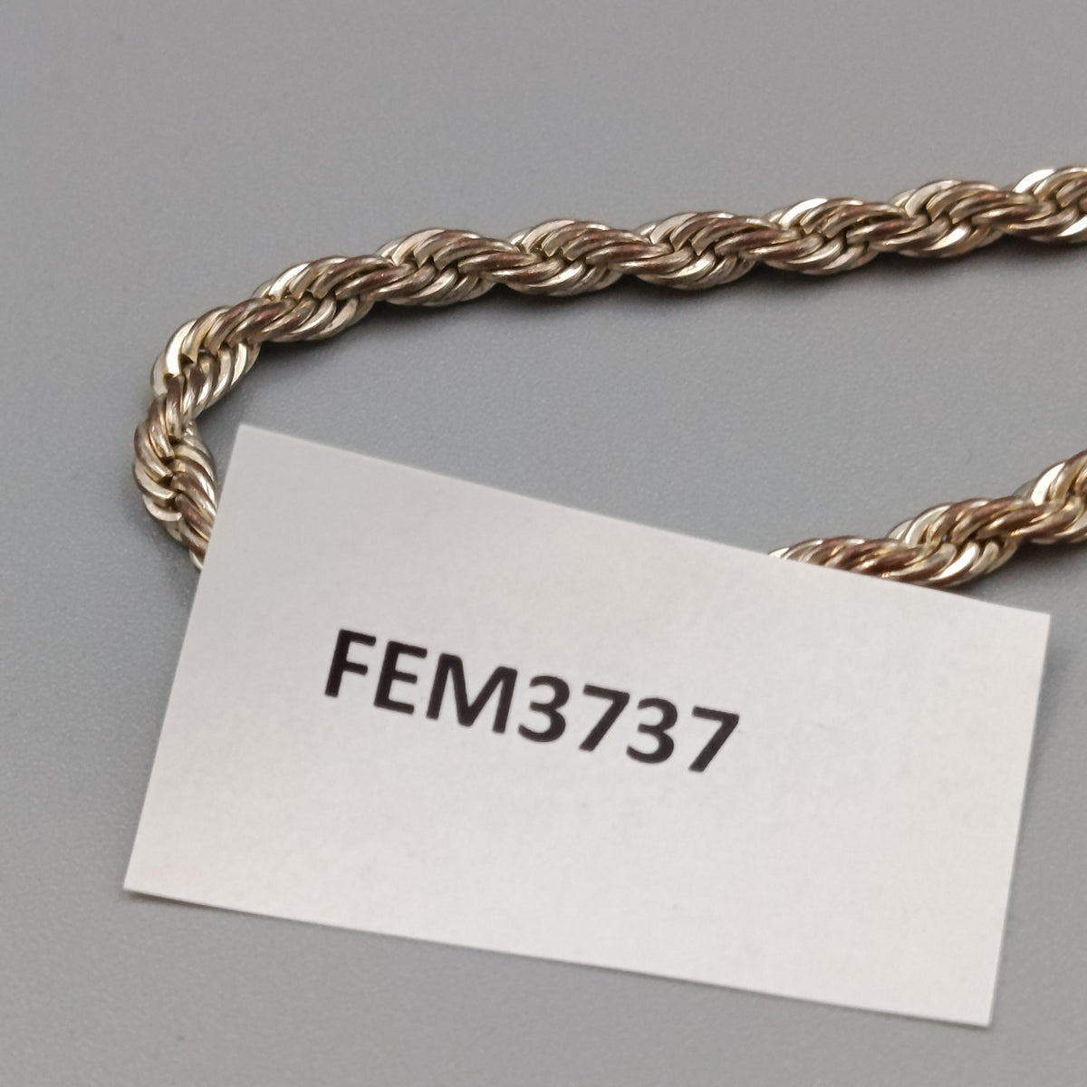 Elegantes Kordelarmband – Klassischer Armschmuck in Silberoptik