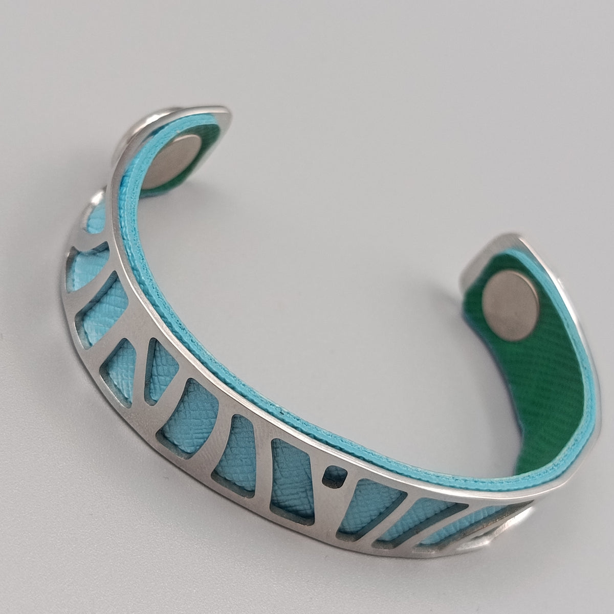 Elegantes Lederarmband – Türkis-Grünes Design mit Edelstahl