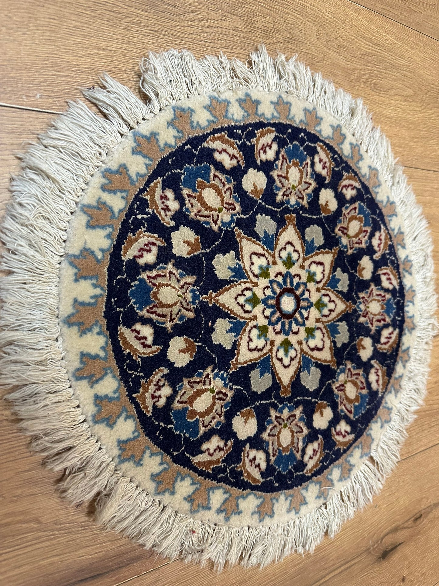 Orientteppich handgeknüpft 45xO cm Nain Seide Rund